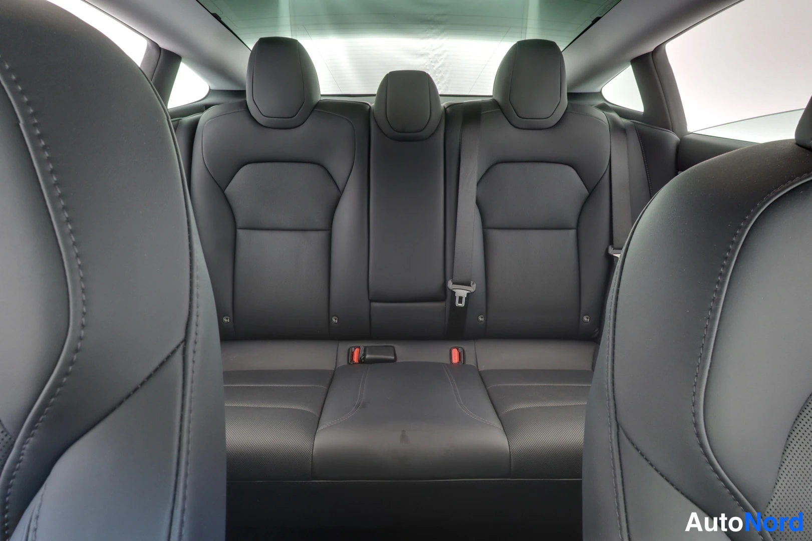 Musta Tesla Model 3 2024, kuva 8