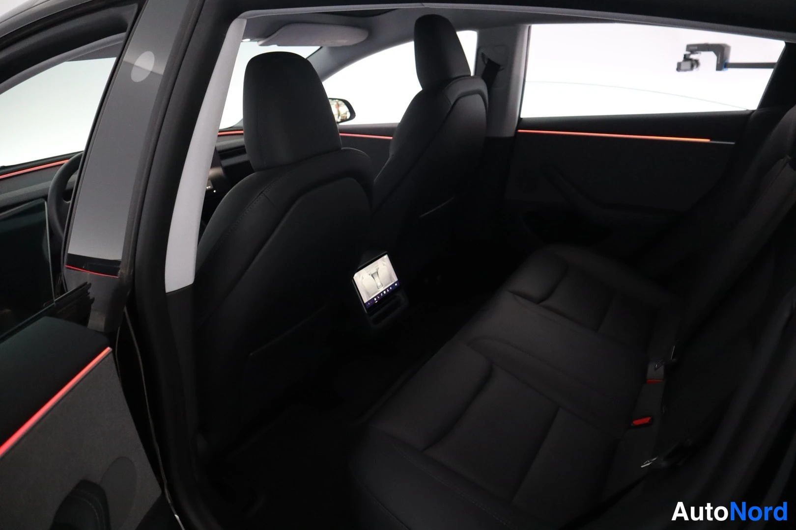 Musta Tesla Model 3 2024, kuva 11