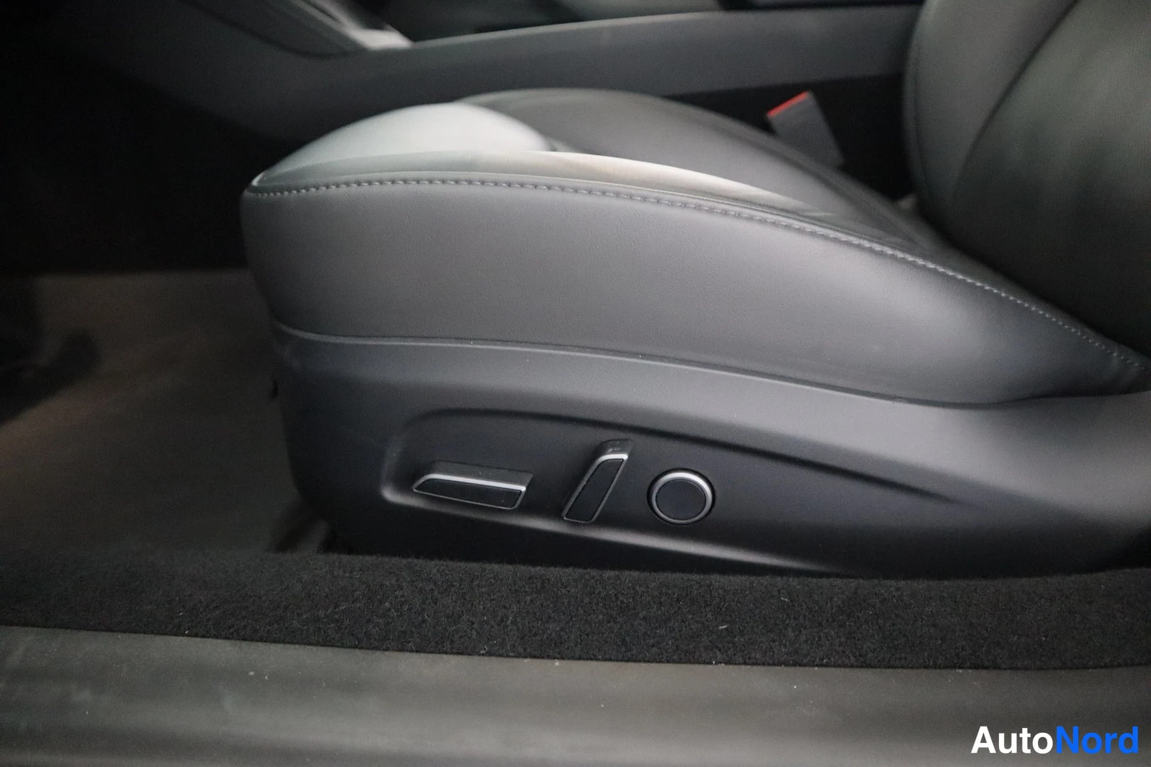 Musta Tesla Model 3 2024, kuva 16