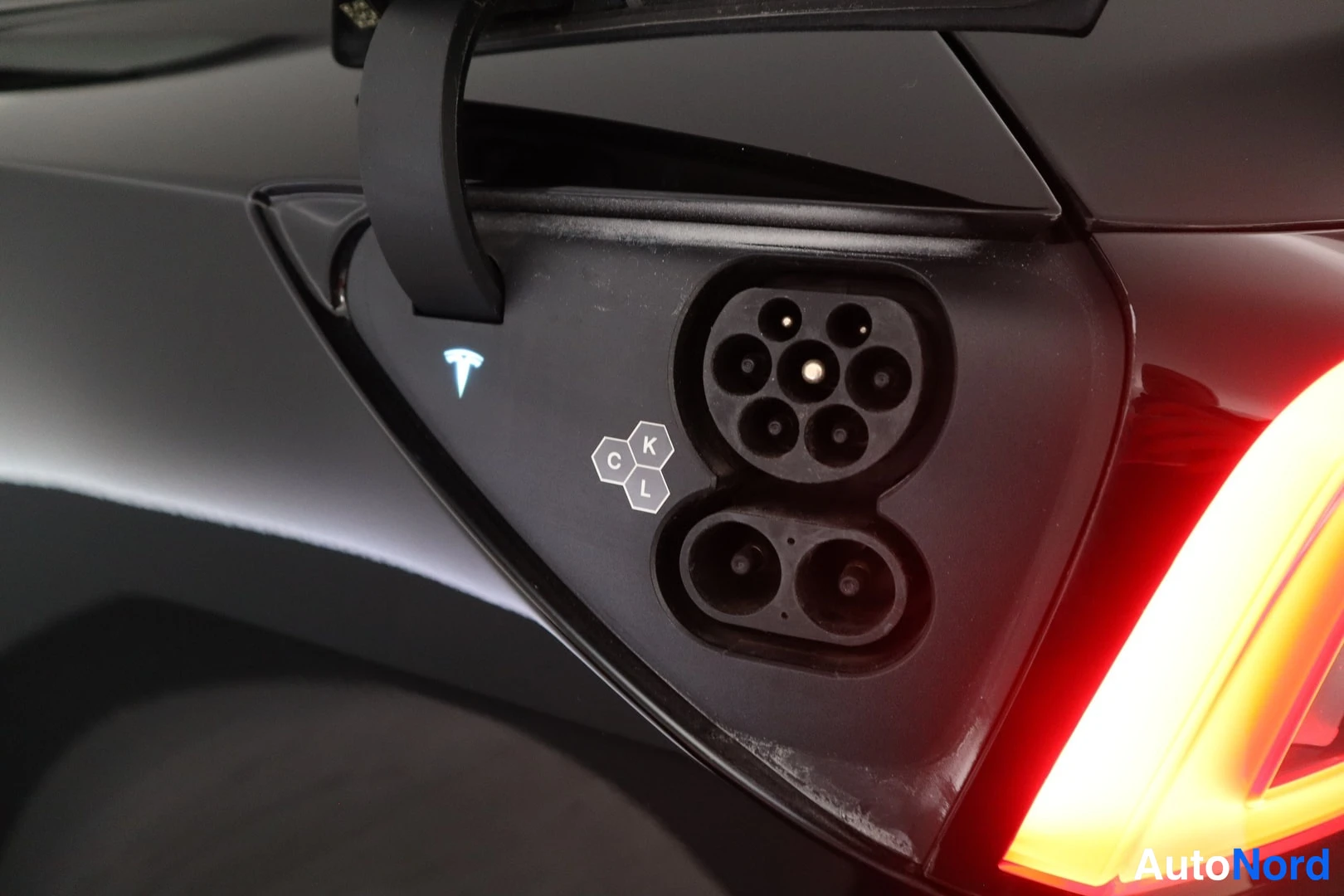 Musta Tesla Model 3 2024, kuva 18