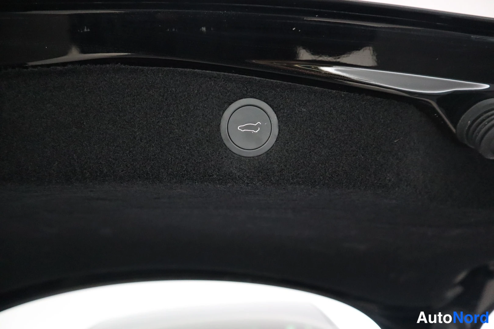 Musta Tesla Model 3 2024, kuva 20