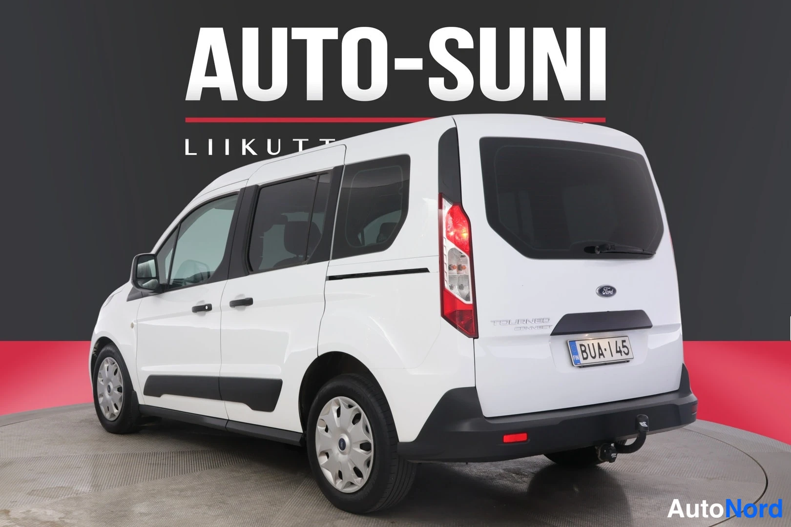 Takaviisto: Valkoinen Ford Tourneo Connect takakulmasta, rekisterikilpi