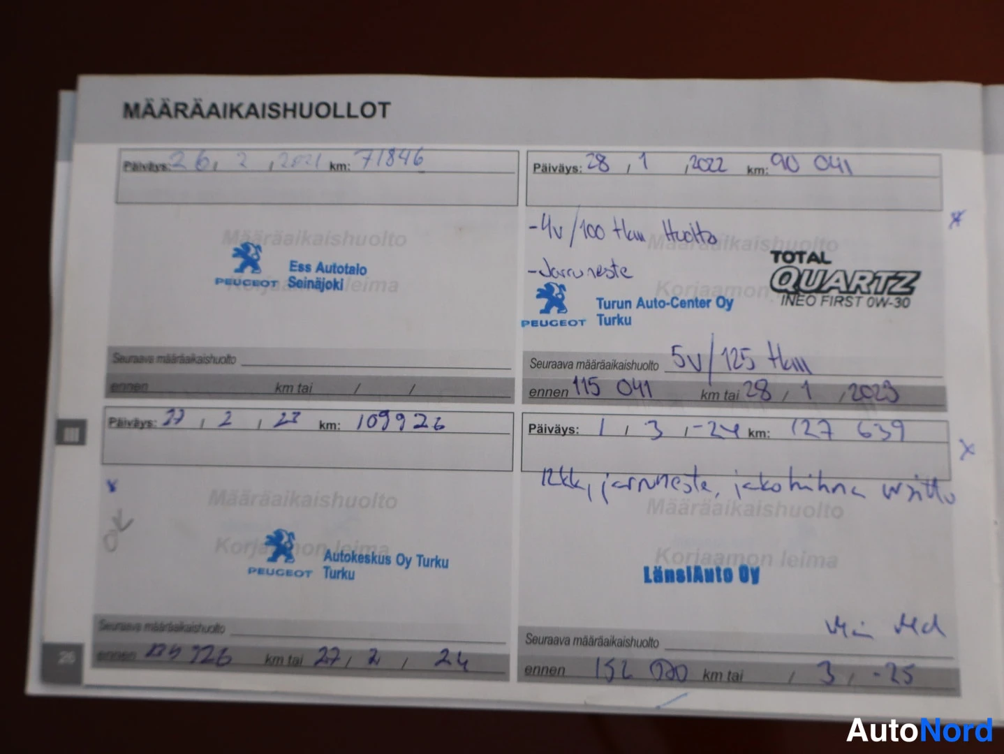 Muu: Huoltokirjan sivu MÄÄRÄAIKAIISHUOLLOT, huoltomerinnät vuosilta 2021–2024.