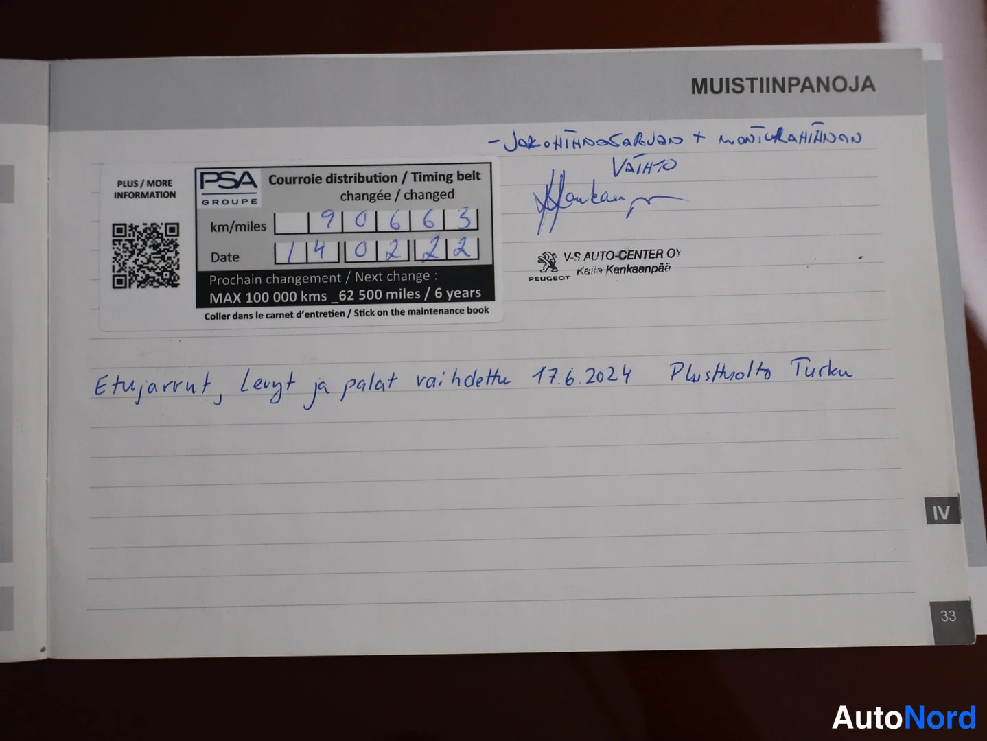 Asiakirja: Huoltokirjan muistiinpanosivu, jossa PSA GROUPin ajoneuvonhuoltotarra (km/miles 90663, date 1402 22), käsinkirjoitettuja huoltohuomintoja ja V-S Auto-Center Oy: