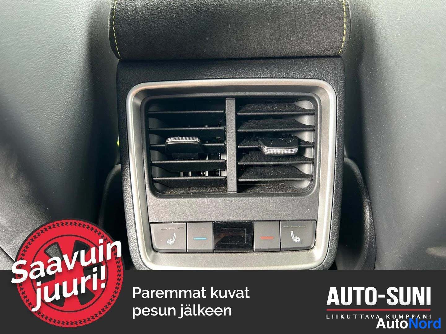 Muu: A green Skoda Enyaq heated seat button, showing the seat heating controls.