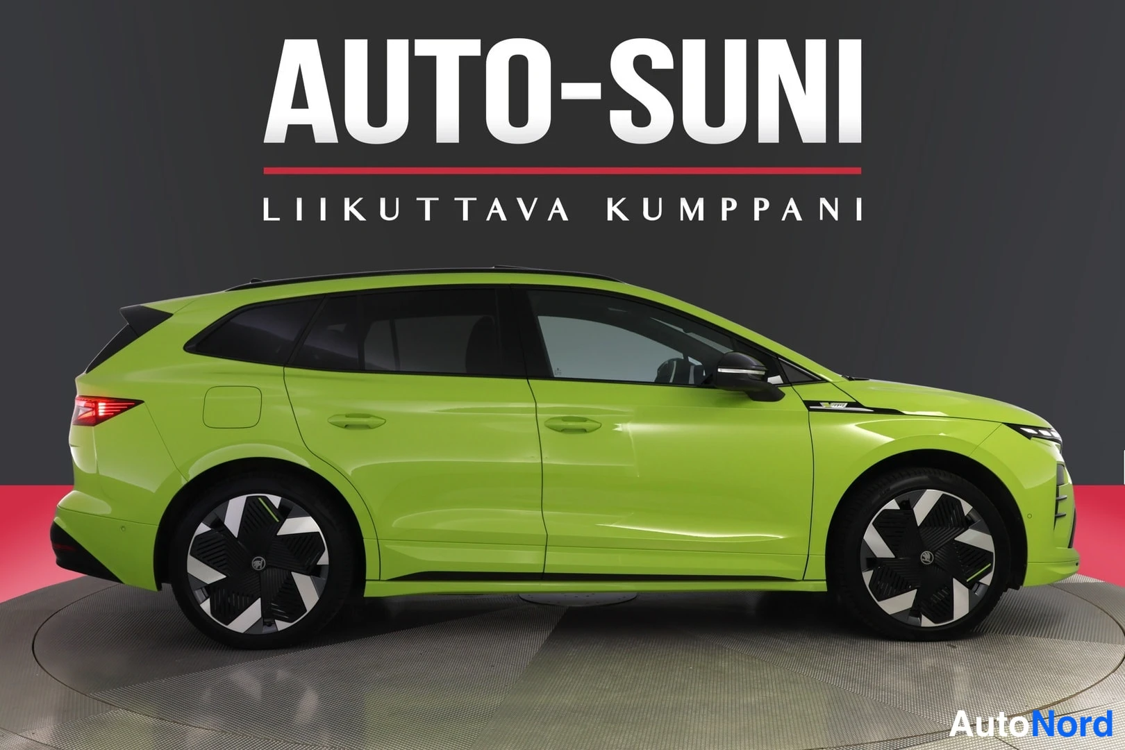 Vihreä Skoda Enyaq 2026, sivulta, kuva 3
