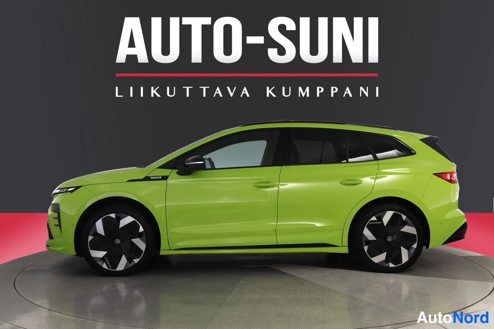 Vihreä Skoda Enyaq 2026, sivulta, kuva 4