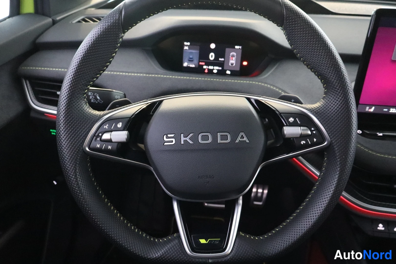 Vihreä Skoda Enyaq 2026, kuva 13