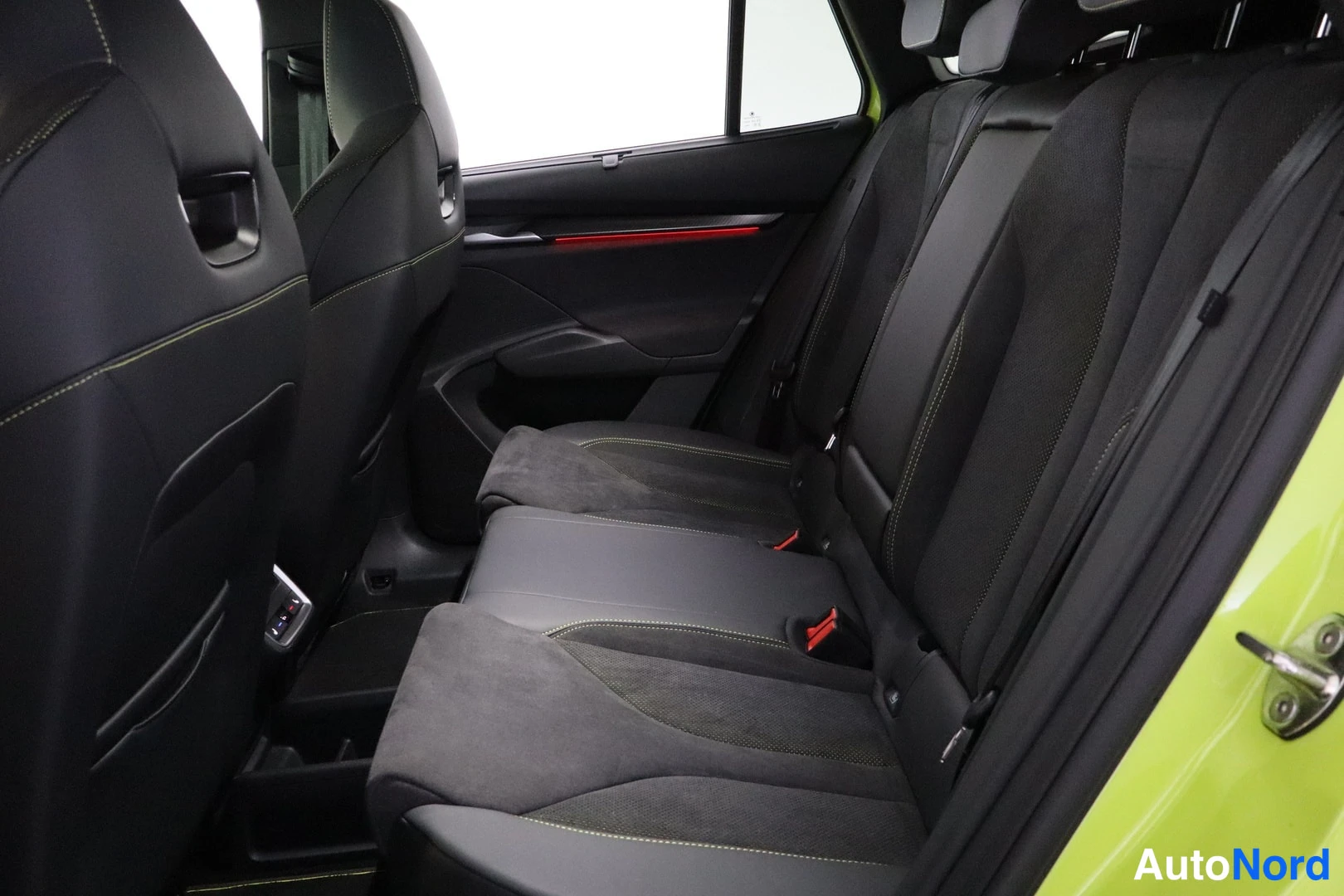 Vihreä Skoda Enyaq 2026, kuva 28