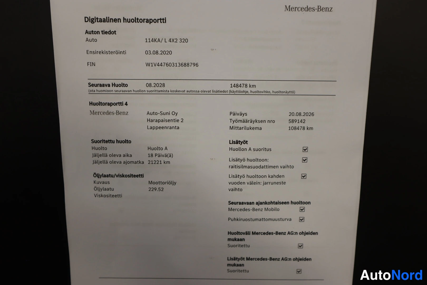 Muu: Mercedes-Benzin digitaalinen huoltoraportti tulostettuna paperille, jossa näkyy ajoneuvon tunnistetiedot, seuraava huolto ja huoltoraportti 4 tiedot.