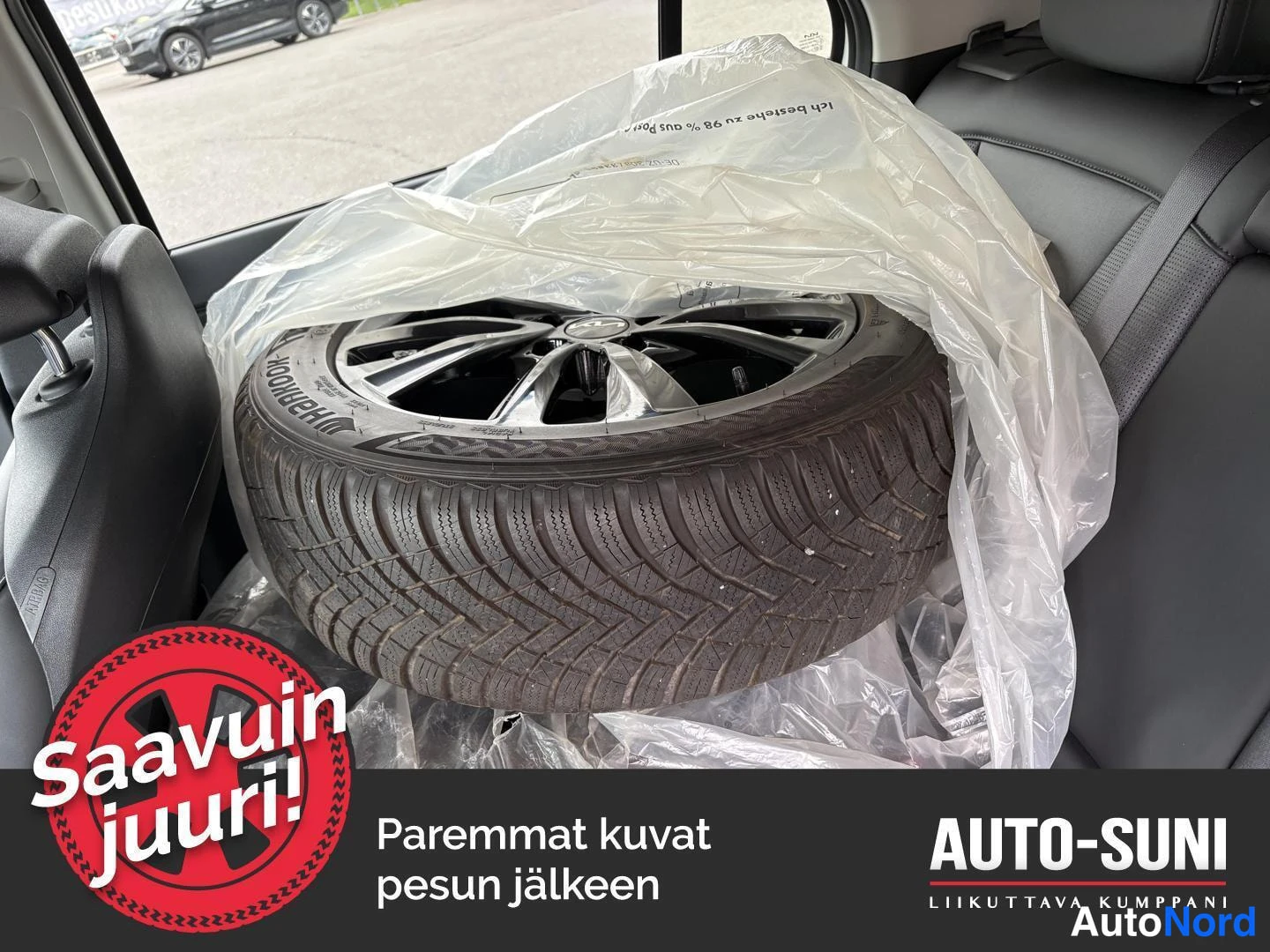 Muu: Auton takaosassa muovipussissa oleva varapyörä alumiinivanteella ja Hankook-renkaalla