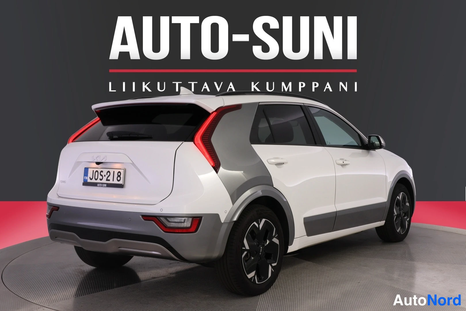 Valkoinen Kia Niro 2023, takaviisto, kuva 5