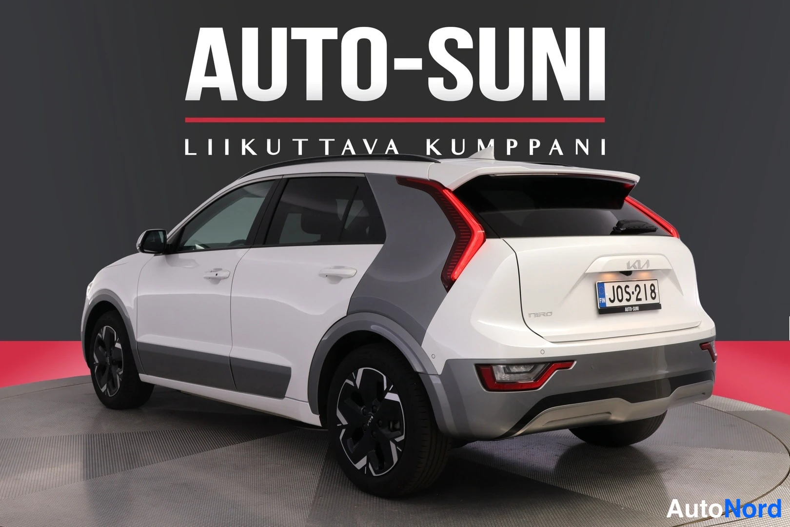 Valkoinen Kia Niro 2023, takaviisto, kuva 6
