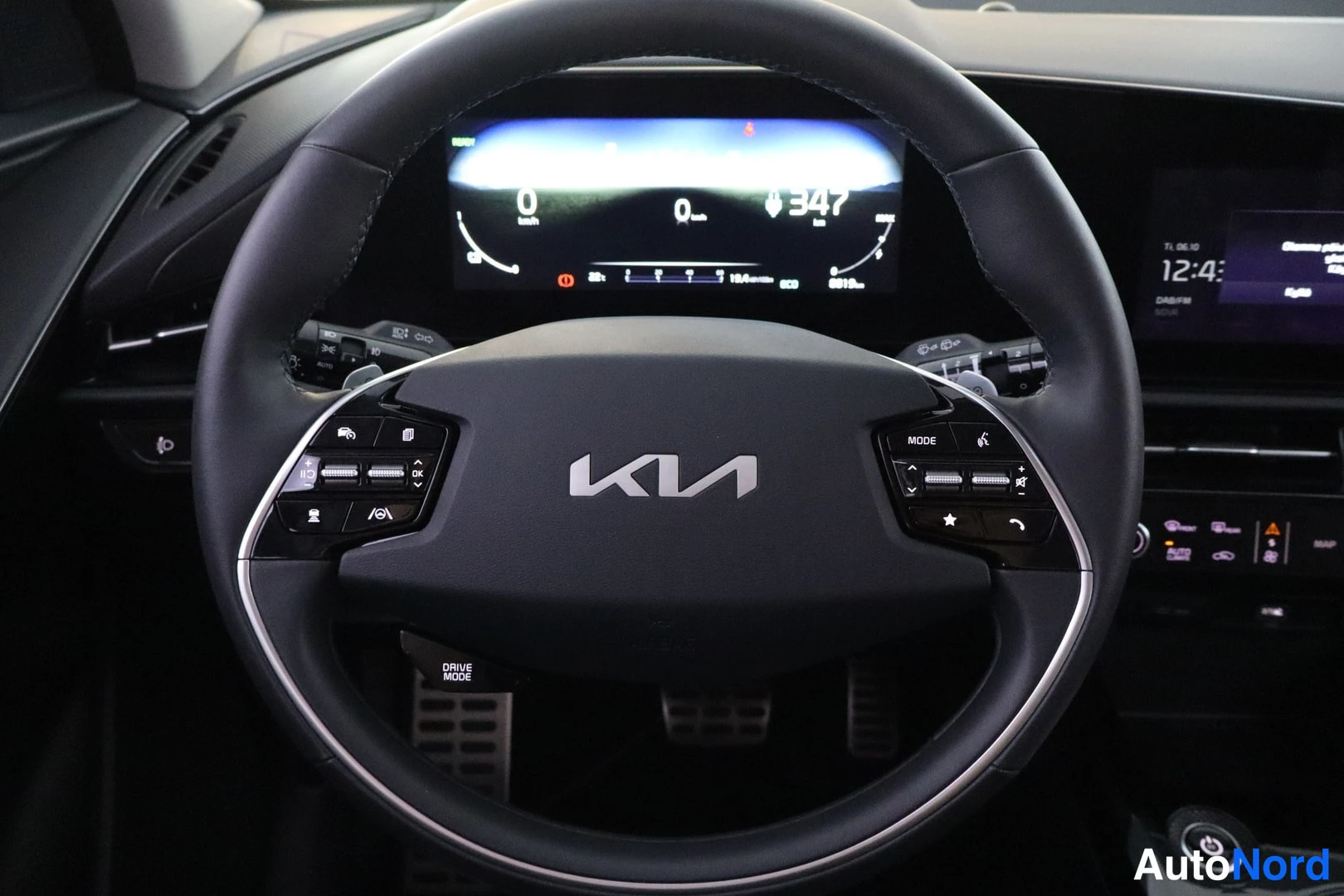 Valkoinen Kia Niro 2023, kuva 11