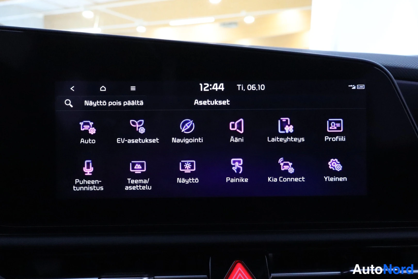 Valkoinen Kia Niro 2023, kuva 28