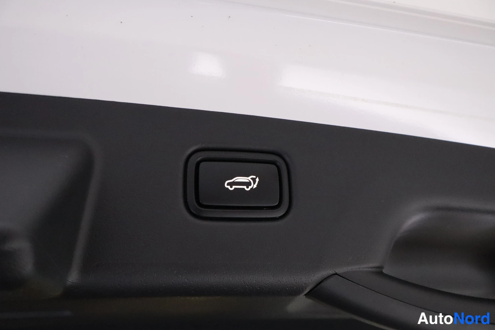 Valkoinen Kia Niro 2023, kuva 26