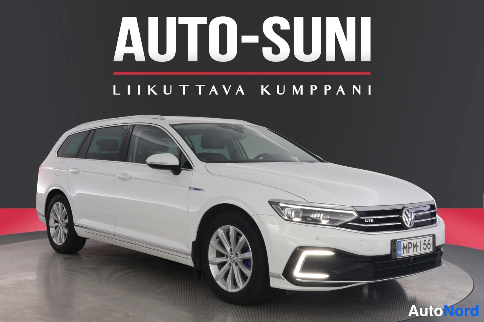 Valkoinen Volkswagen Passat 2020, etuviisto, keula oikealle, kuva 2