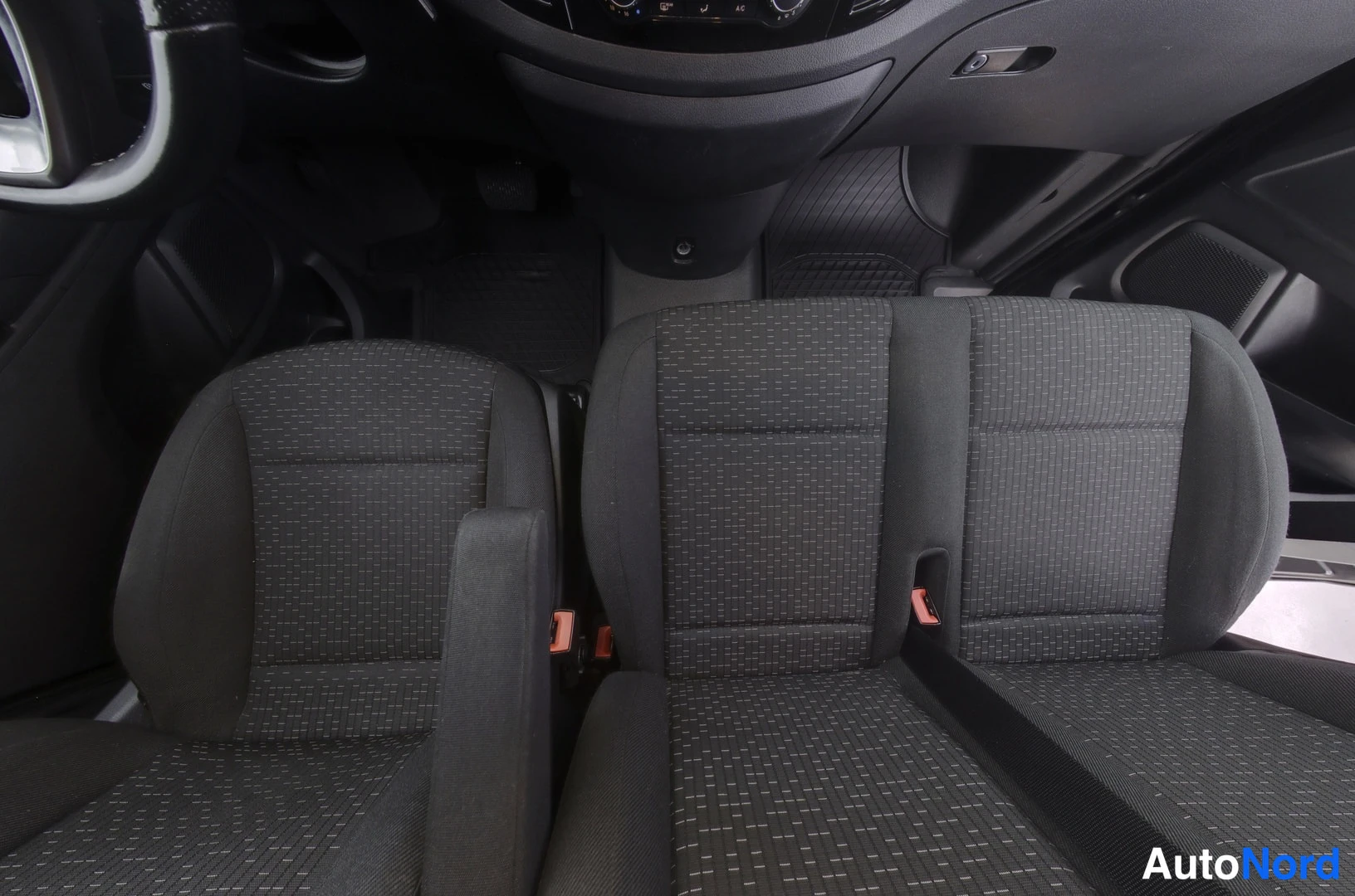 Musta Mercedes-Benz Vito 2021, etuistuimet, kuva 12