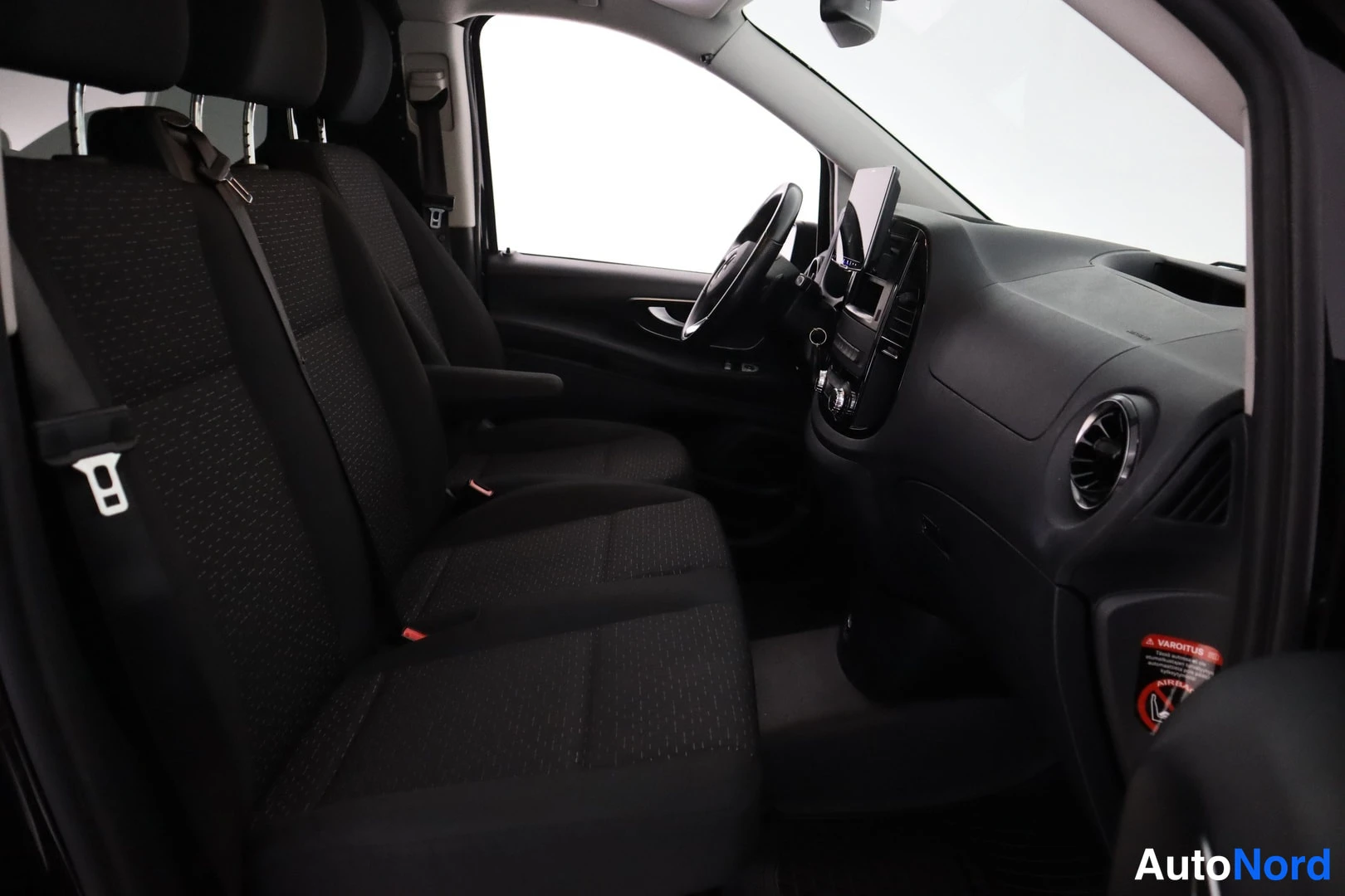 Musta Mercedes-Benz Vito 2021, kuva 40