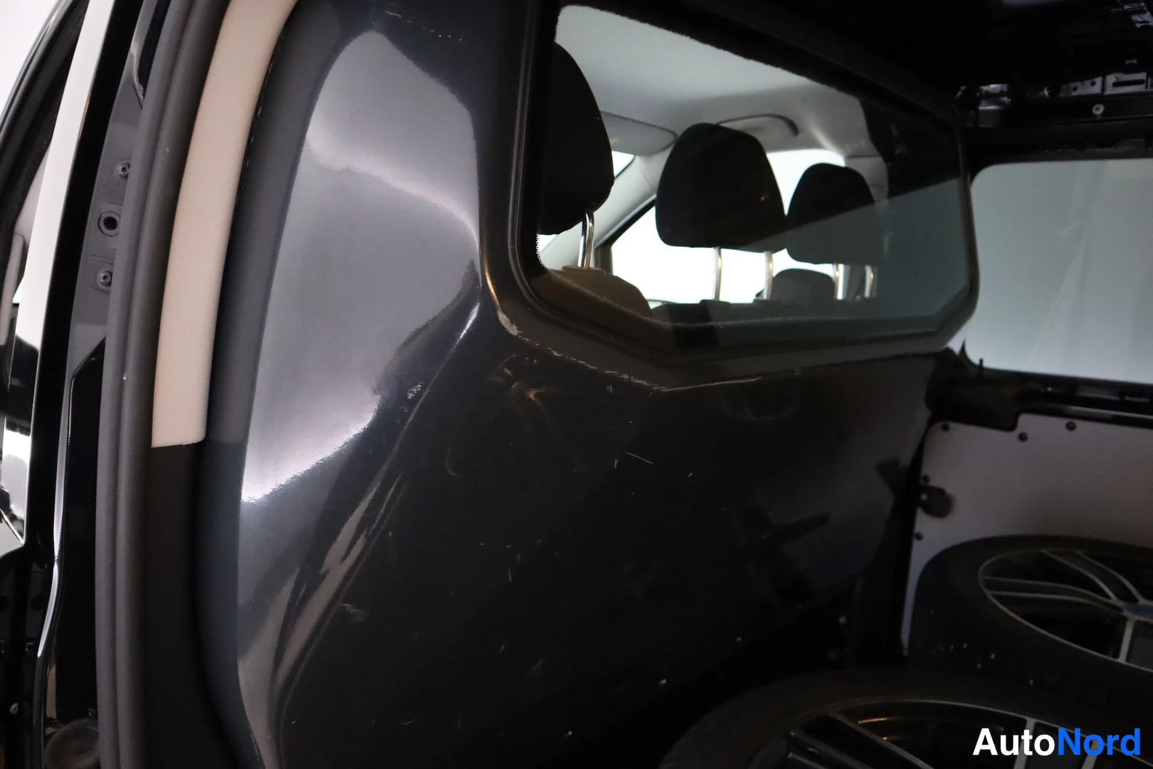 Musta Mercedes-Benz Vito 2021, tavaratila, kuva 14