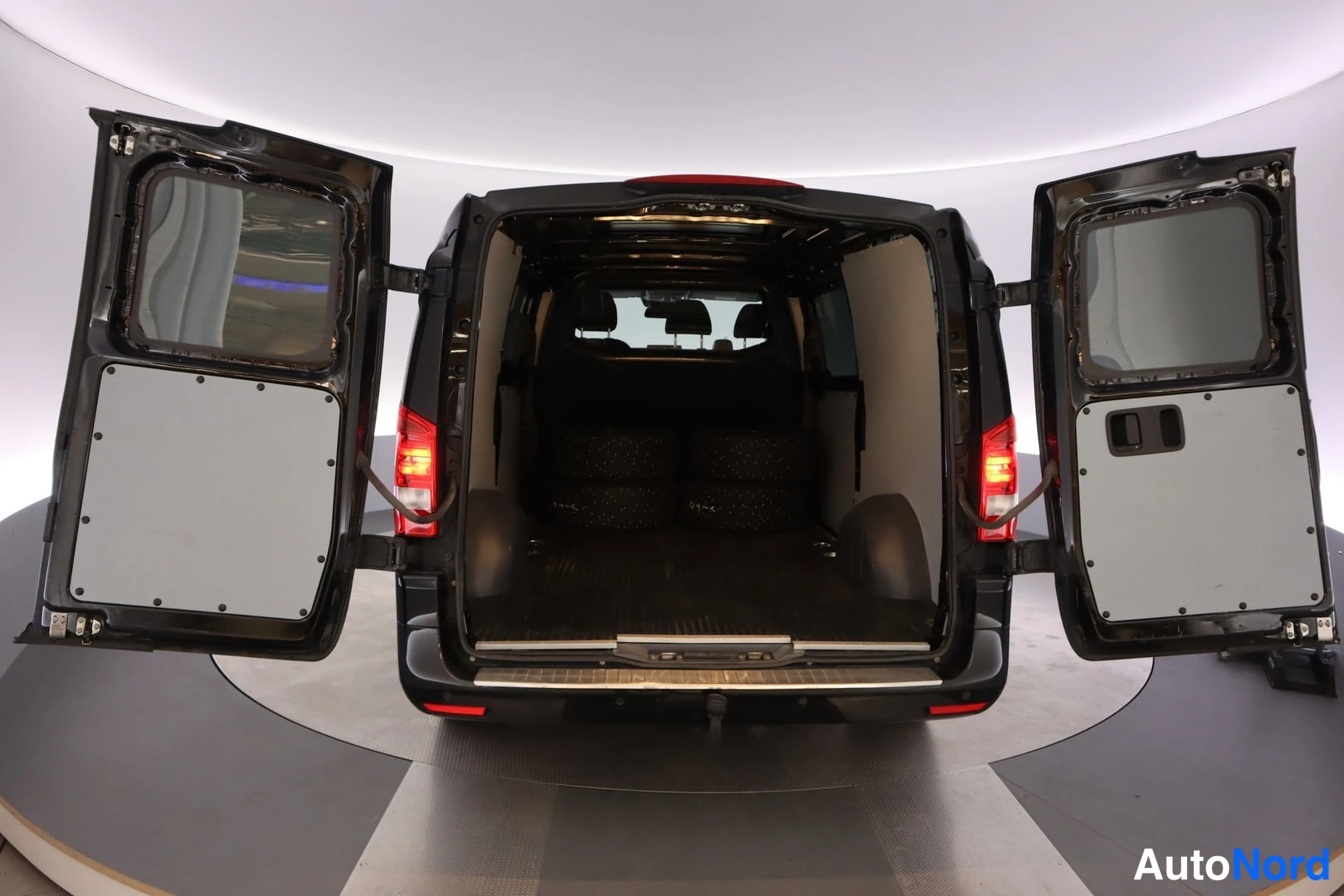 Musta Mercedes-Benz Vito 2021, takaa, kuva 7