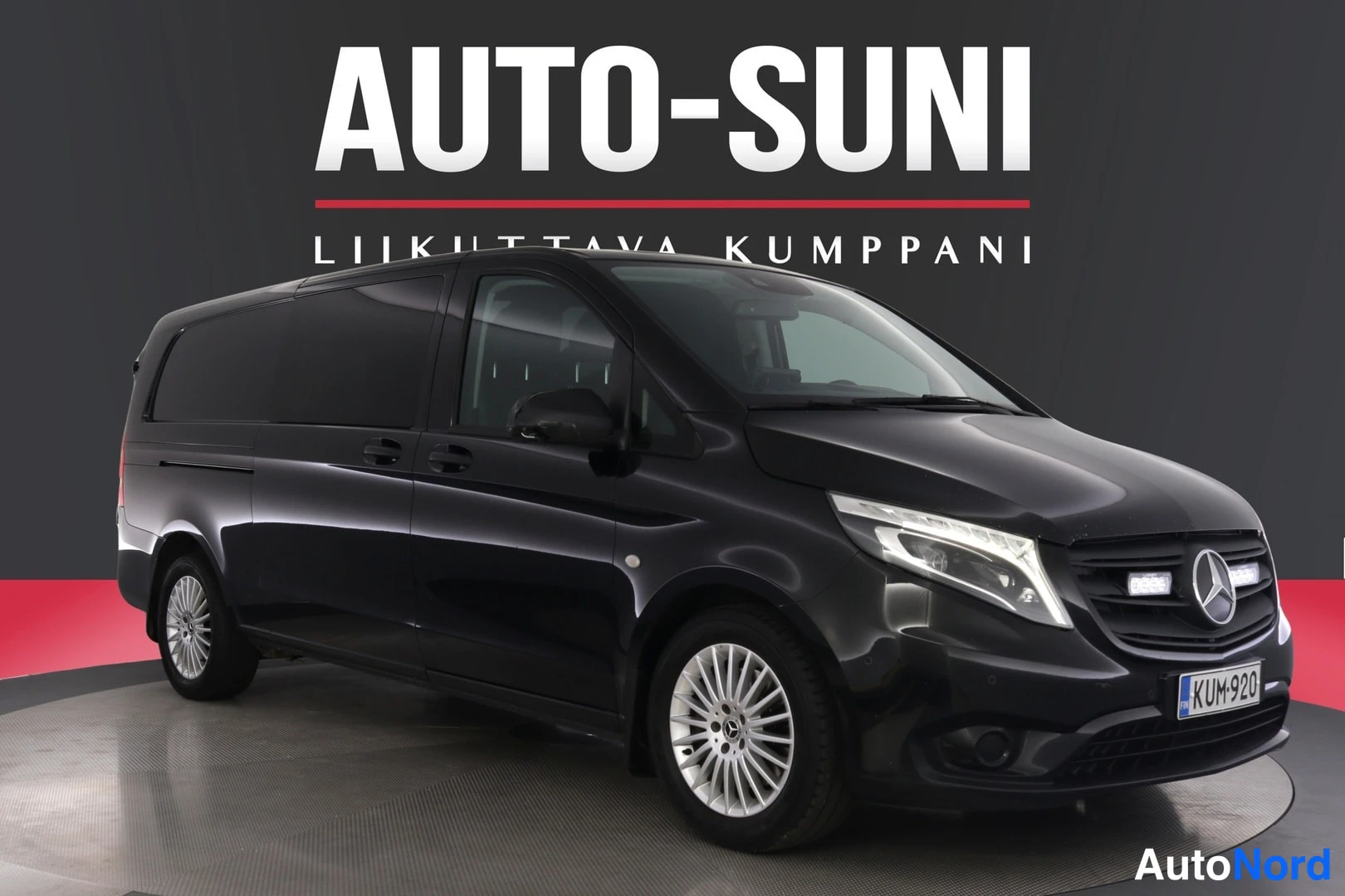Musta Mercedes-Benz Vito 2021, etuviisto, keula oikealle, kuva 3