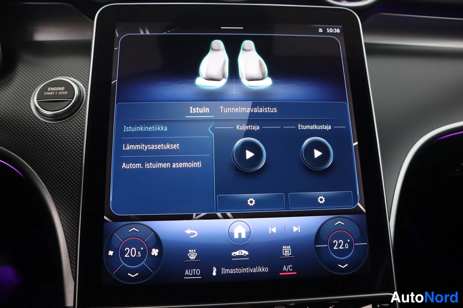 Muu: Screen display showing seat heating controls ('Istuin' menu) for the driver and front passenger, alongside climate temperature settings of 20.5°C.