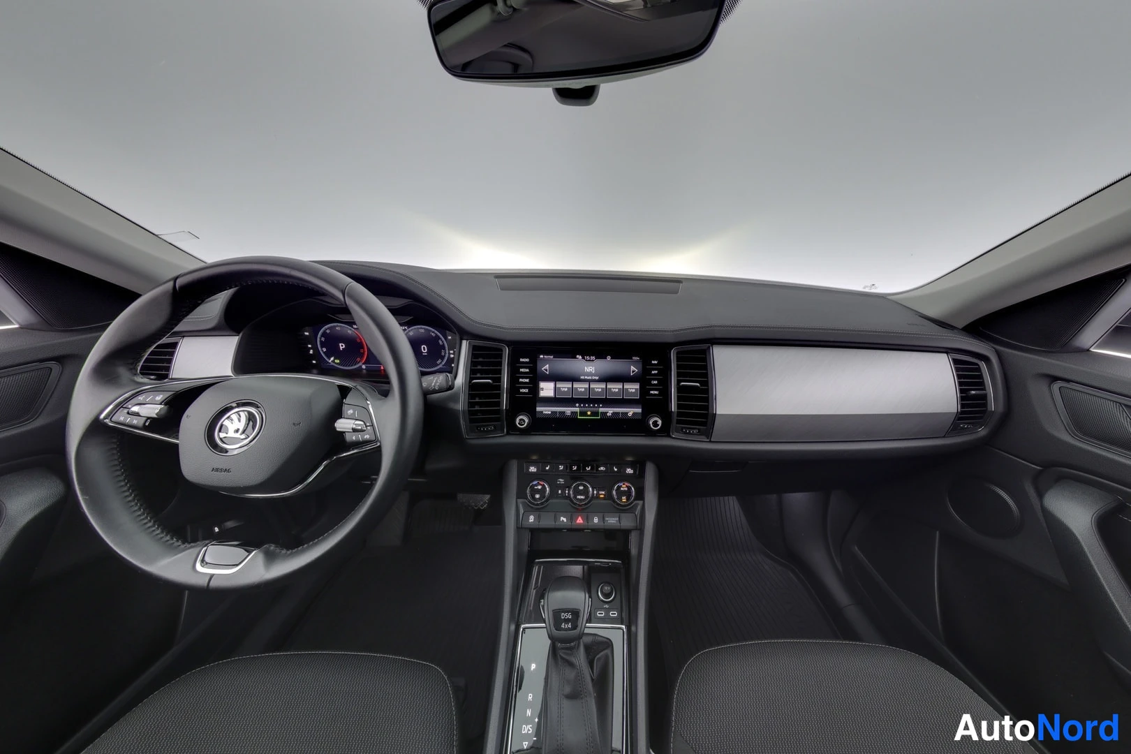 Harmaa Skoda Kodiaq 2022, ohjaamo, kuva 7