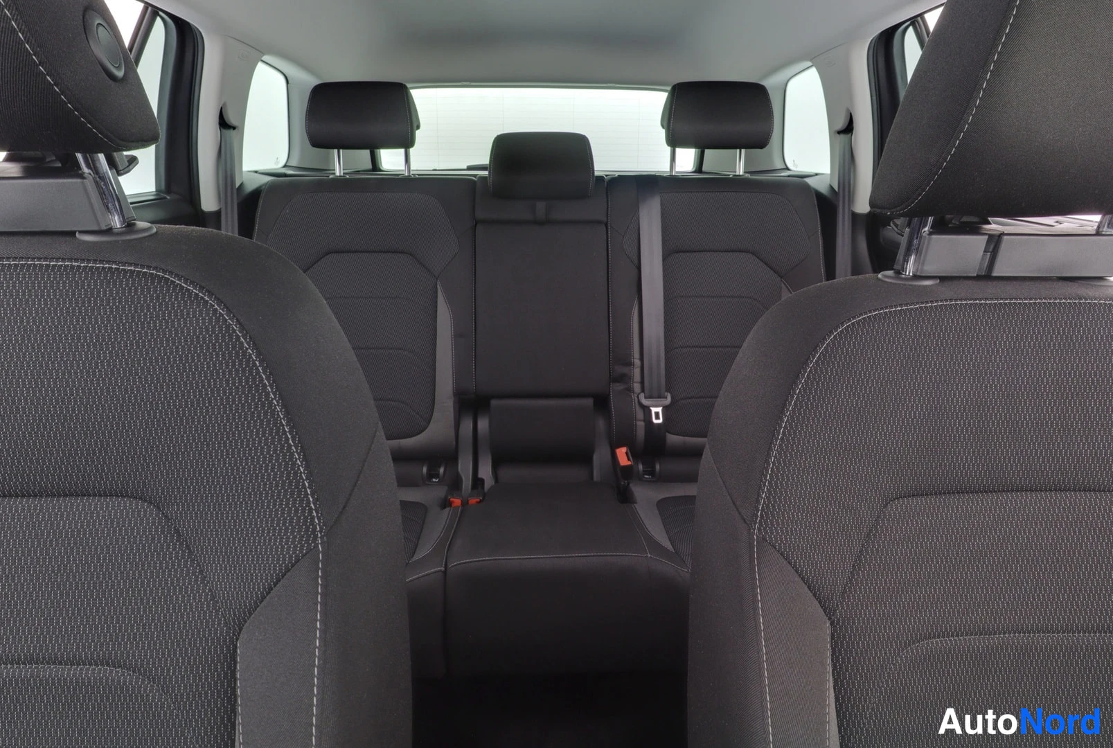 Harmaa Skoda Kodiaq 2022, takaistuimet, kuva 11