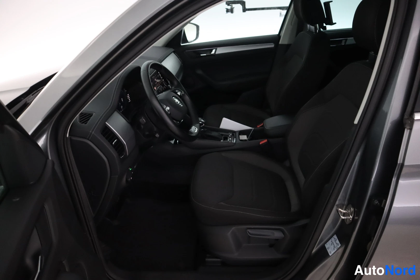 Harmaa Skoda Kodiaq 2022, ohjaamo, kuva 8