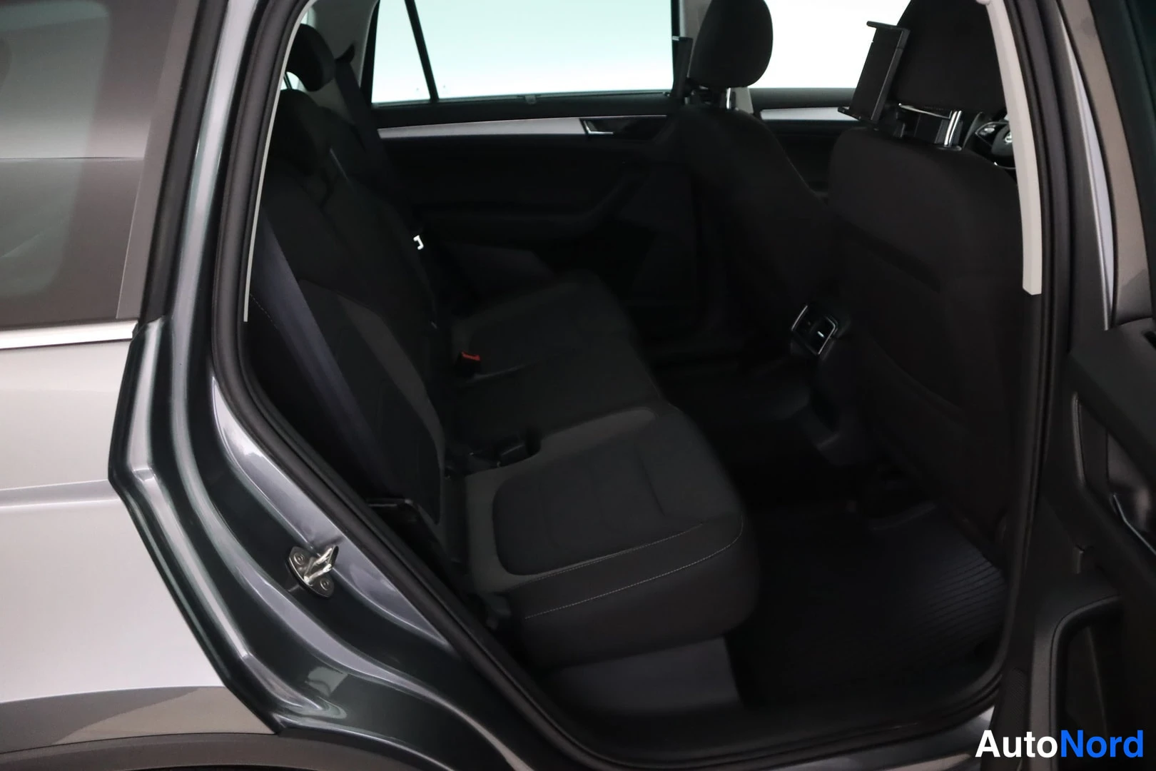 Harmaa Skoda Kodiaq 2022, takaistuimet, kuva 13