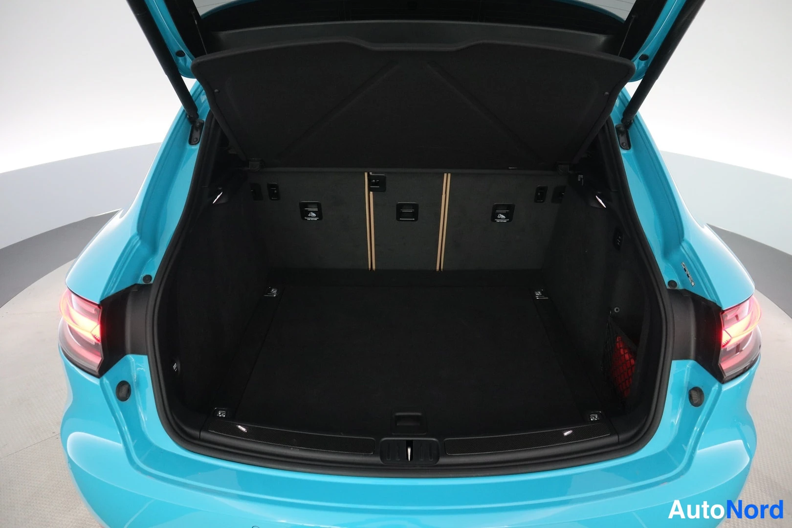 Sininen Porsche Macan 2019, ulkokuva 11 – Lappeenranta