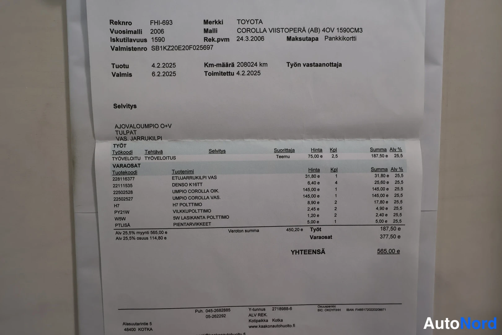 Asiakirja: Asiakirjakuva korjauslaskusta, jossa jarrukilpi ja polttimo uusittu, yhteensä 565 euroa.