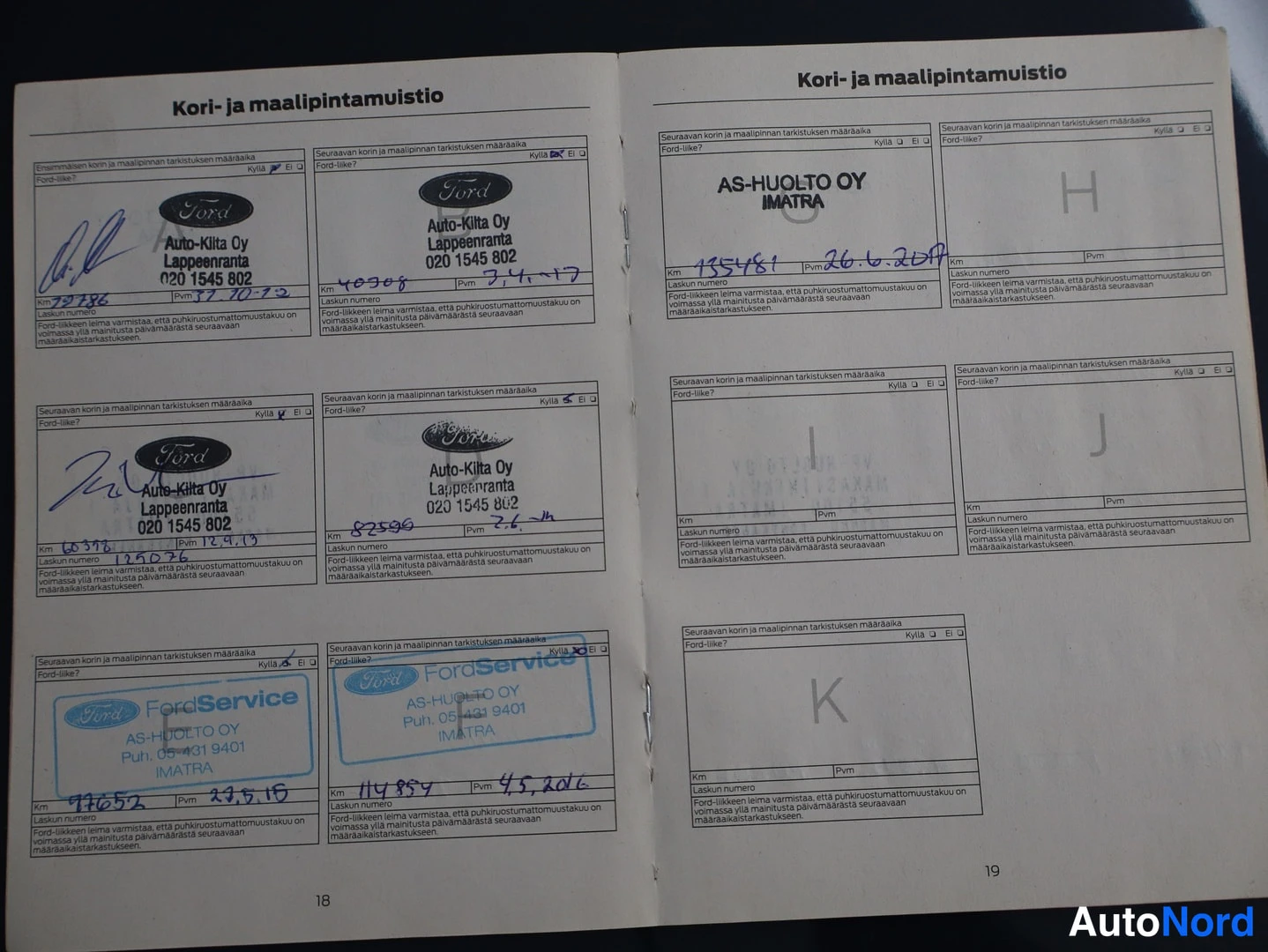 Asiakirja: Avattu Ford-huoltokirja, sivut 18–19, kori- ja maalipintamuistio leimalla Auto-Kilta Oy Lappeenranta, AS-HUOLTO OY IMATRA ja FordService.