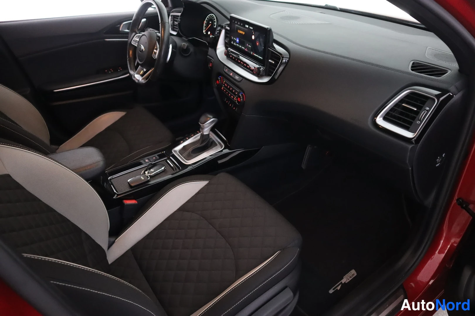 Punainen Kia ProCeed 2020, kuva 24