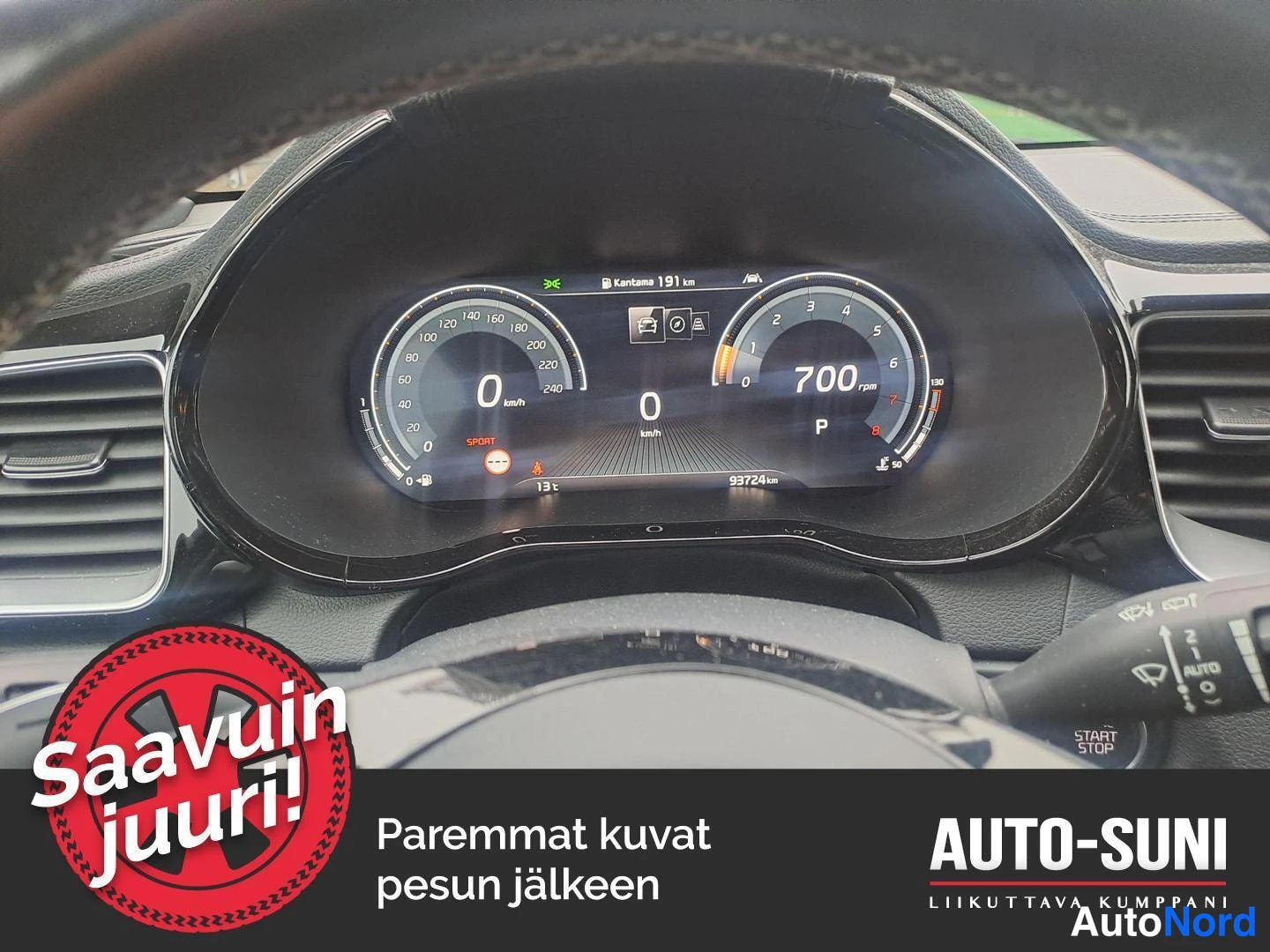 Muu: Digitaalinen kojelauta: nopeus 0 km/h, vaihde P, ylhäällä Kantama 191 km, alareunassa kokonaislukema 93724 km.