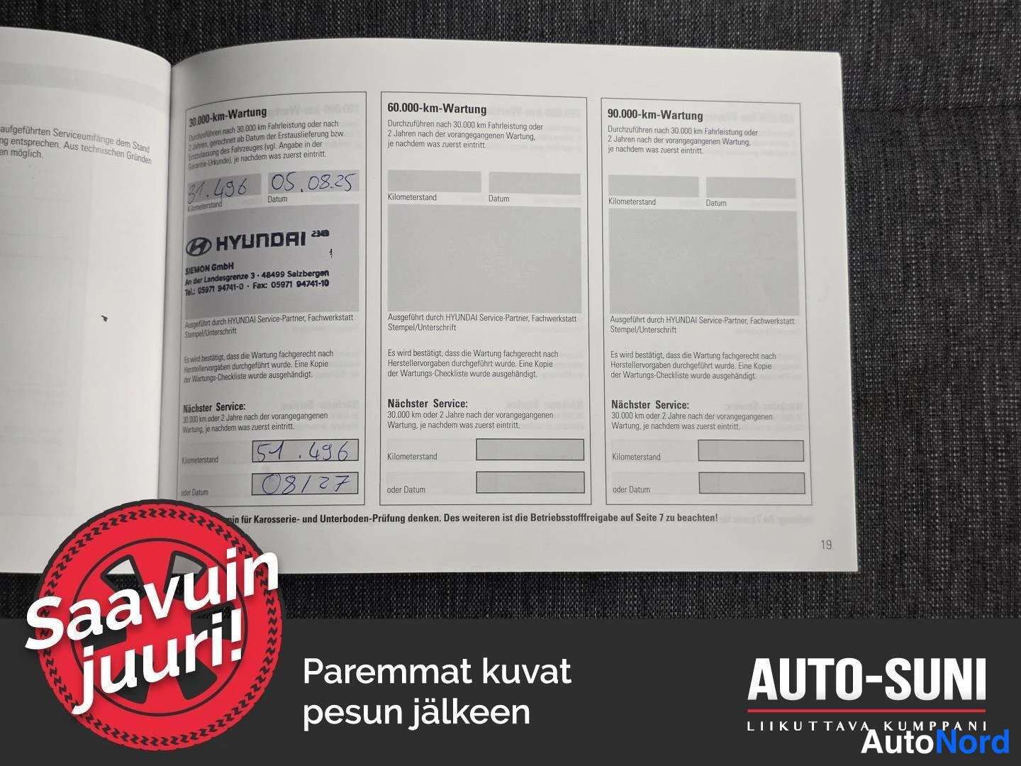 Muu: Auki levitetty huoltokirja, jonka 30 000 km huolto on leimattu ja täytetty käsinkirjoitetuin tiedoin.