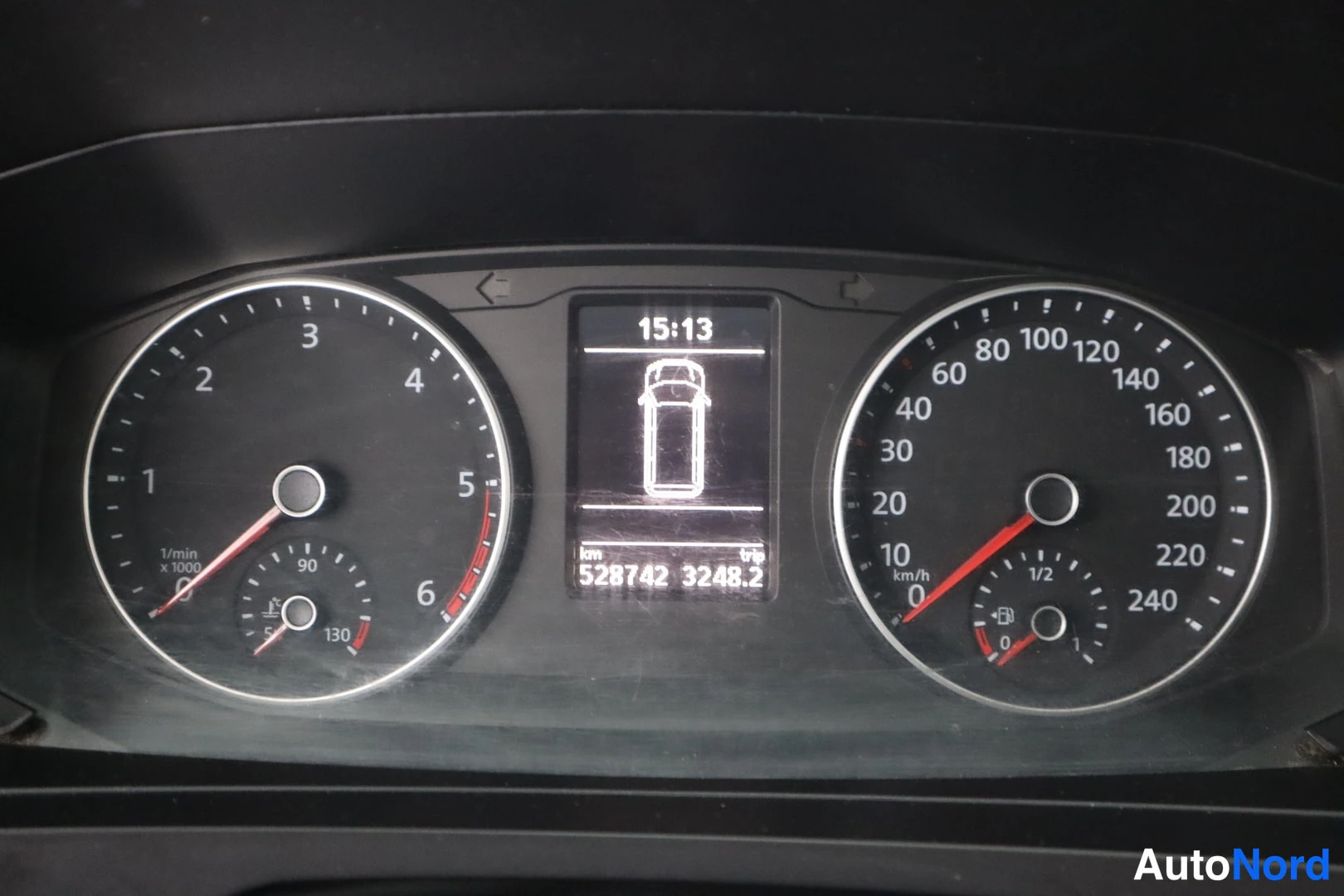 Muu: Mittaristolla näkyy kokonaislukema 528742 km ja matkalukema 3248.2 km.