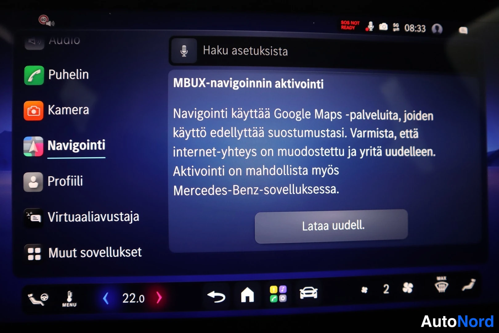Muu: Auton infotainment-näyttö navigointiasetuksissa: ilmoitus 'MBUX-navigoinnin aktivointi' kertoo navigoinnin käyttävän Google Maps -palveluita.