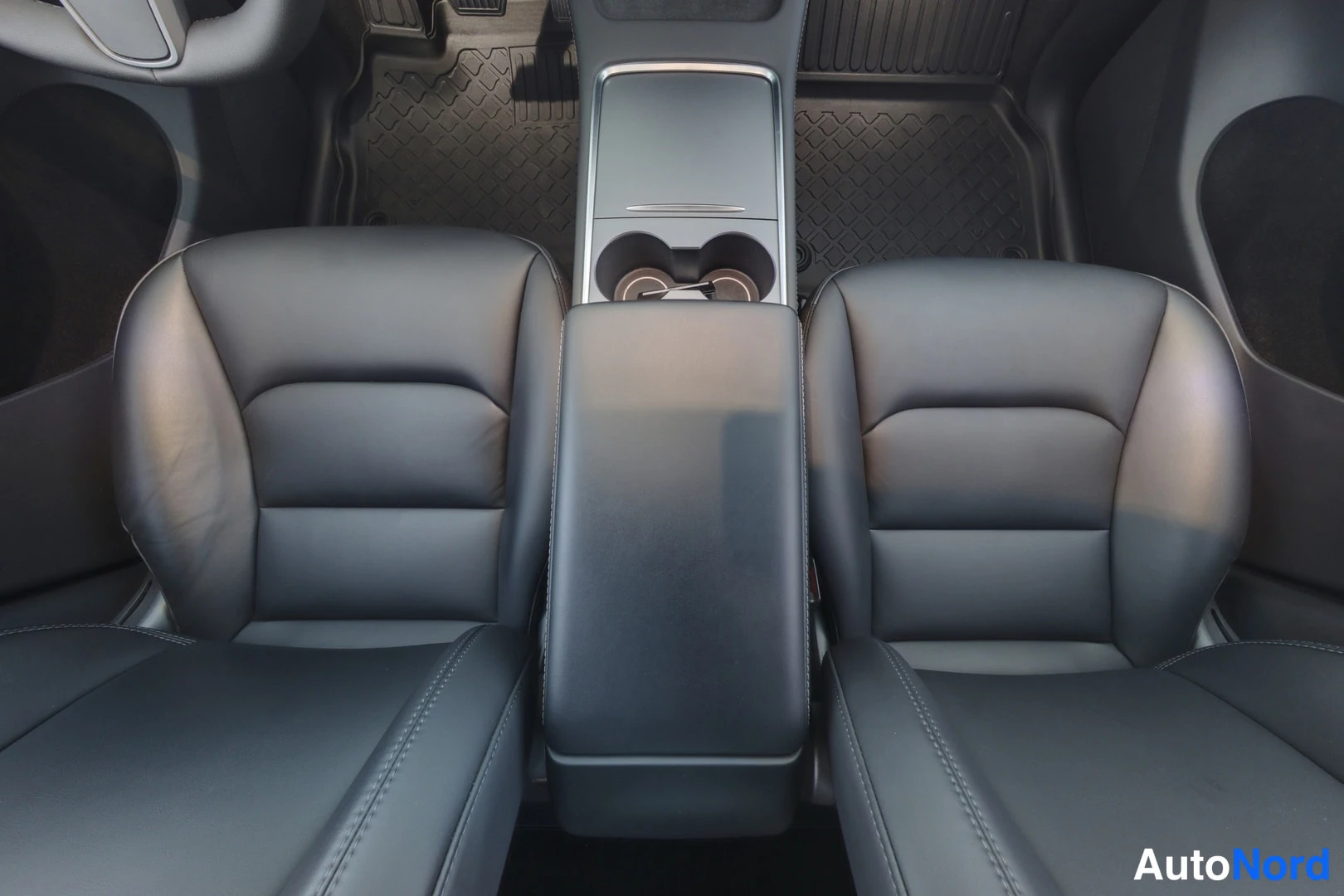 Valkoinen Tesla Model Y 2022, ulkokuva 9 – Lappeenranta