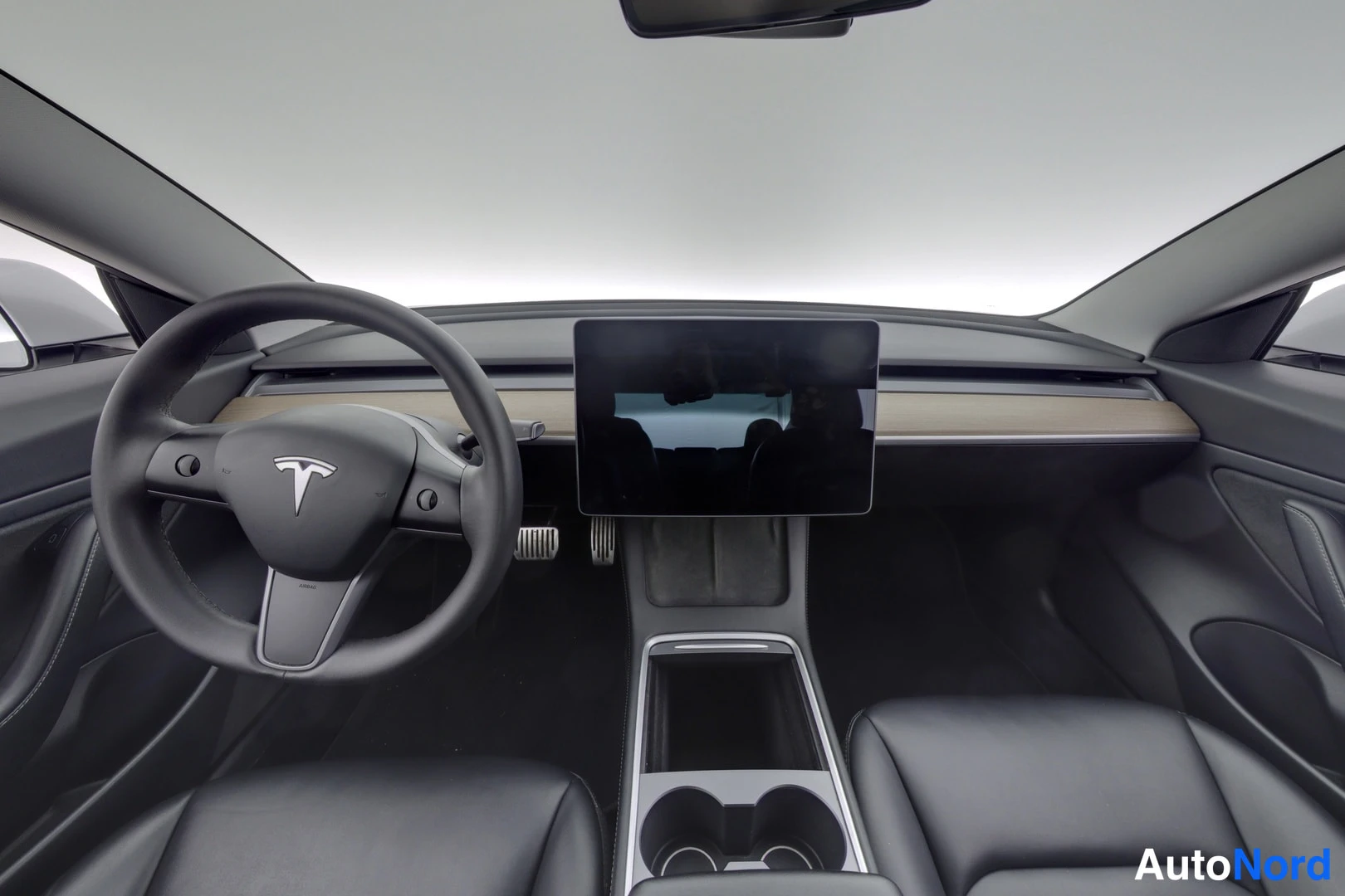 Valkoinen Tesla Model 3 2021, yksityiskohta, kuva 15