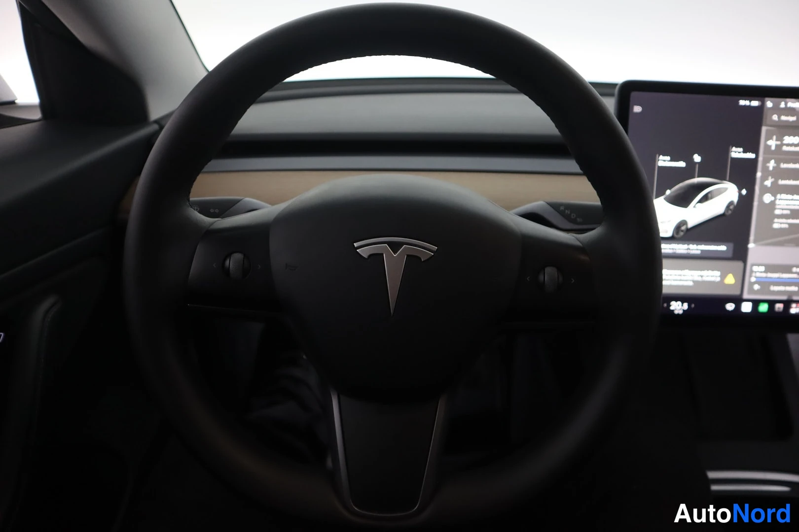 Valkoinen Tesla Model 3 2021, kuva 33