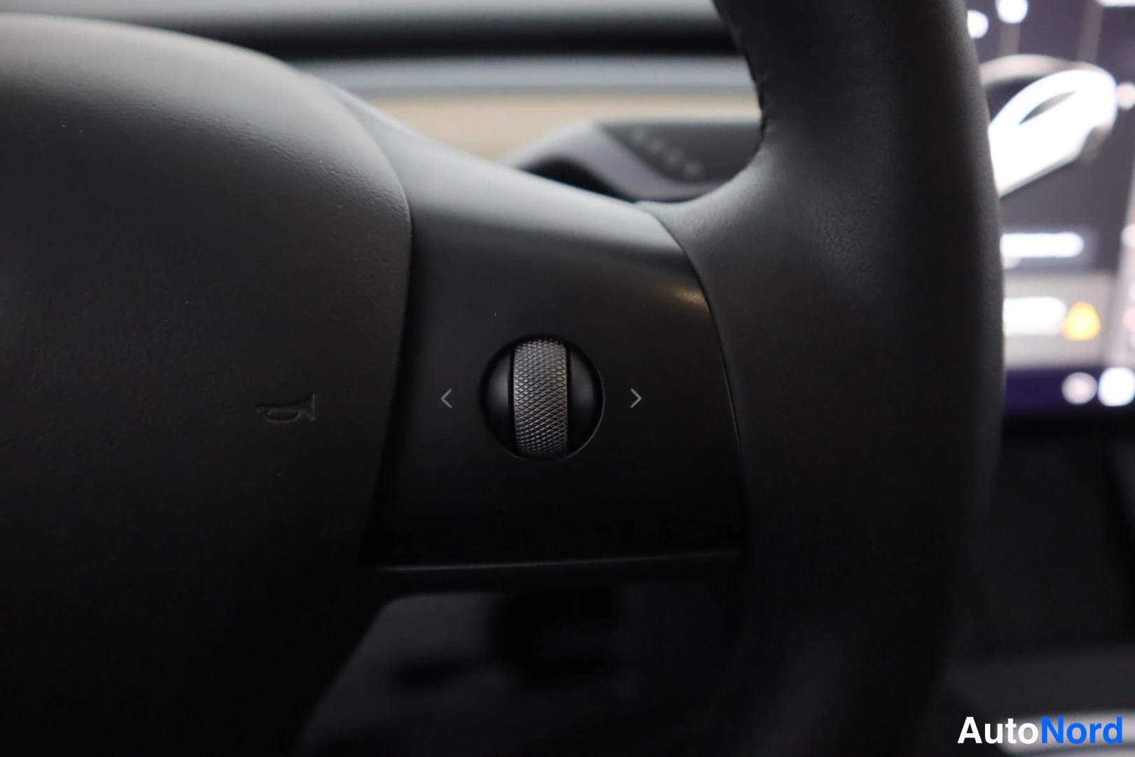 Valkoinen Tesla Model 3 2021, kuva 22