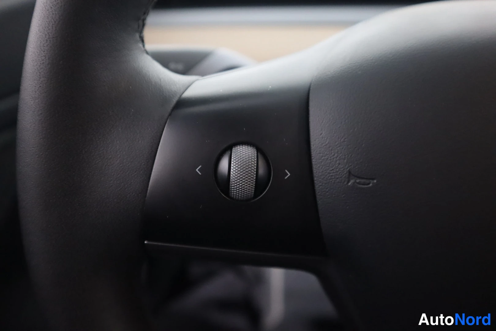 Valkoinen Tesla Model 3 2021, kuva 23