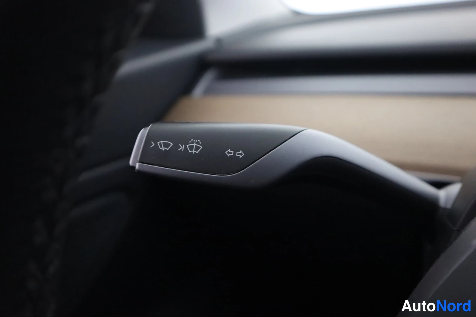 Valkoinen Tesla Model 3 2021, kuva 24