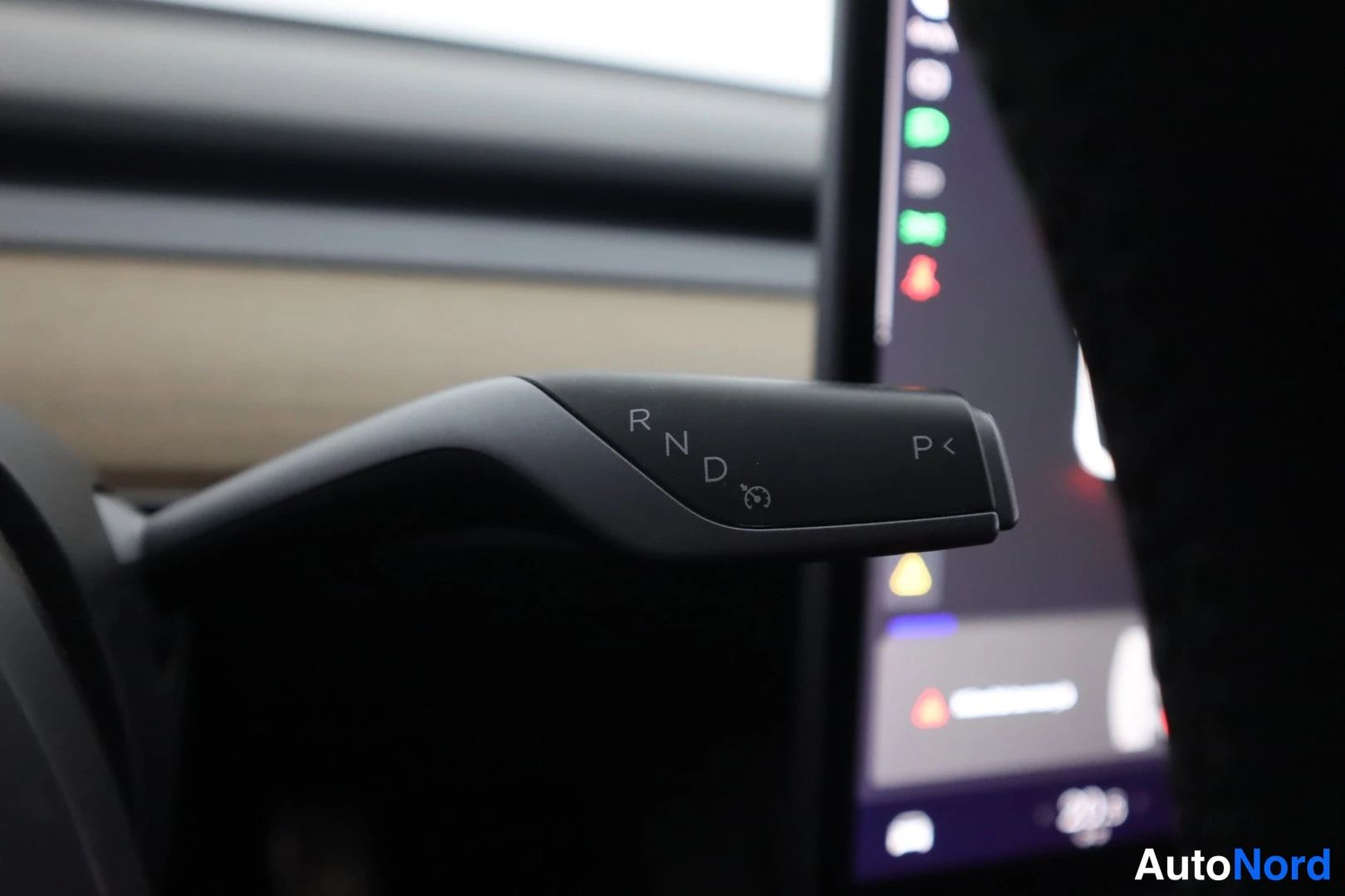 Valkoinen Tesla Model 3 2021, kuva 25