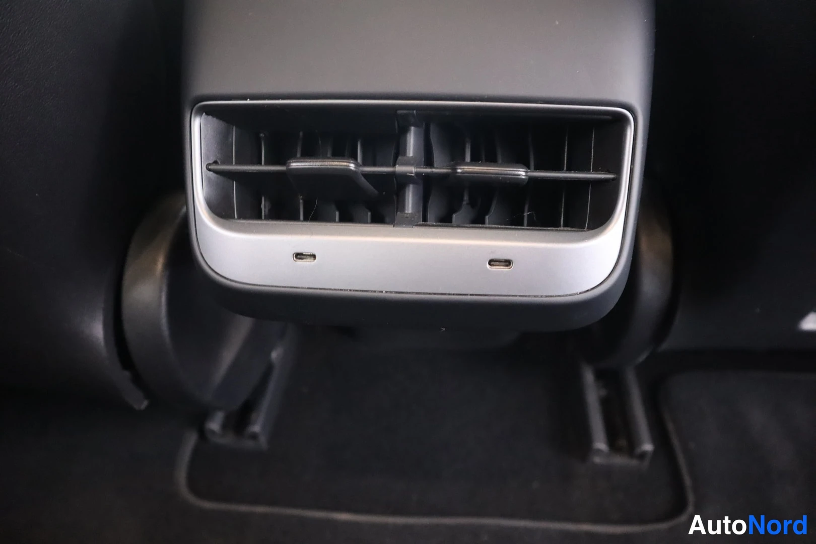 Valkoinen Tesla Model 3 2021, yksityiskohta, kuva 21