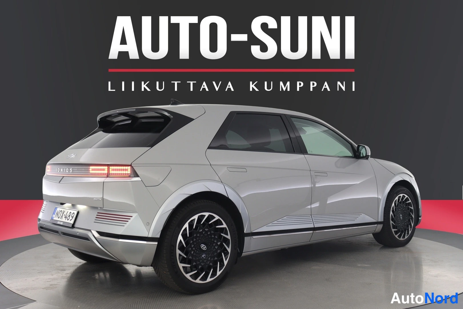 Takaviisto: Rear three-quarter view showing the rear face and left flank. Full-width LED tail lights are illuminated.