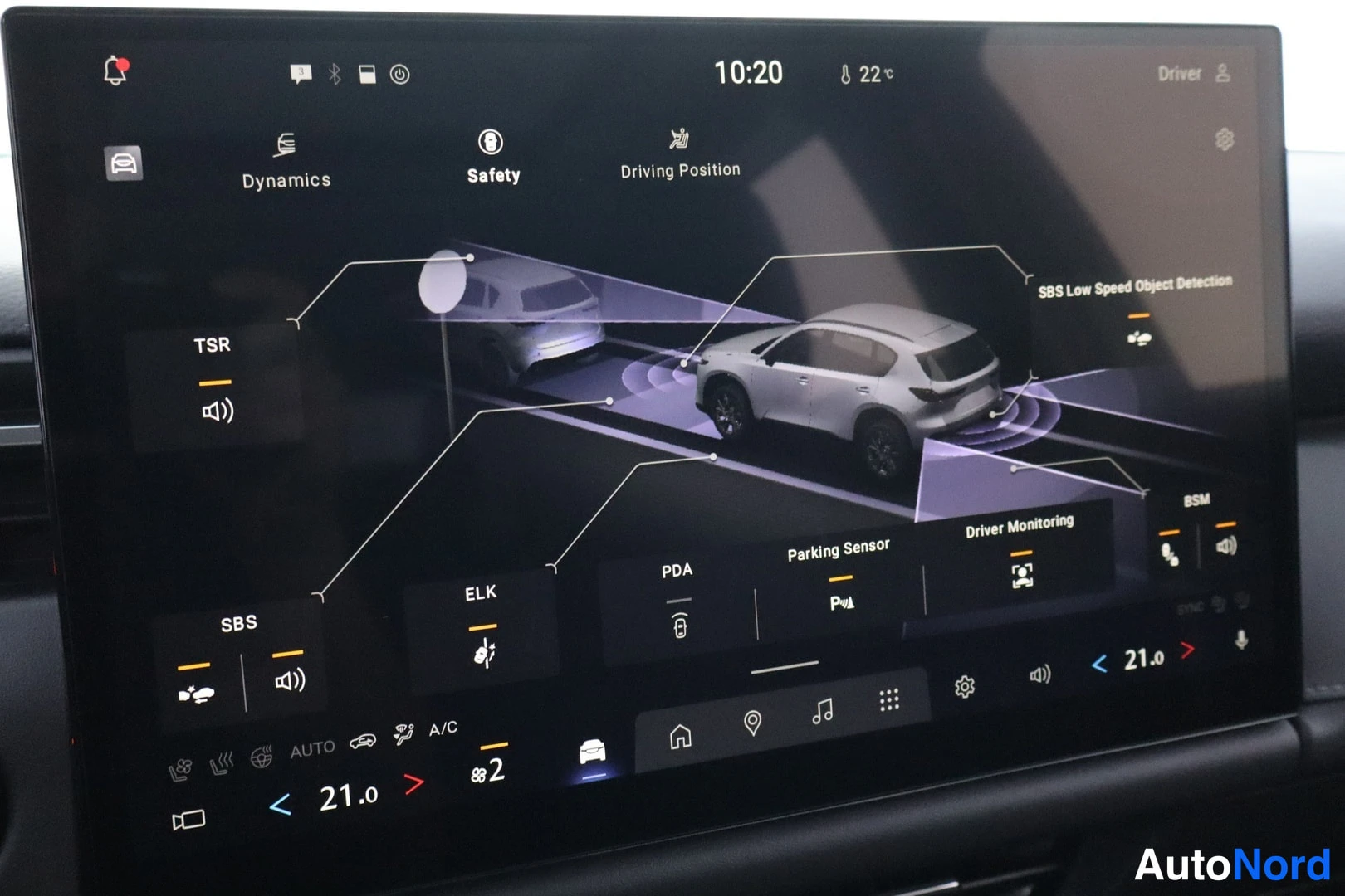 Muu: Auton näytön Safety-valikko, jossa on TSR, SBS, ELK, PDA, Parking Sensor, Driver Monitoring, BSM ja SBS Low Speed Object Detection -toiminnot havainnekuvalla au