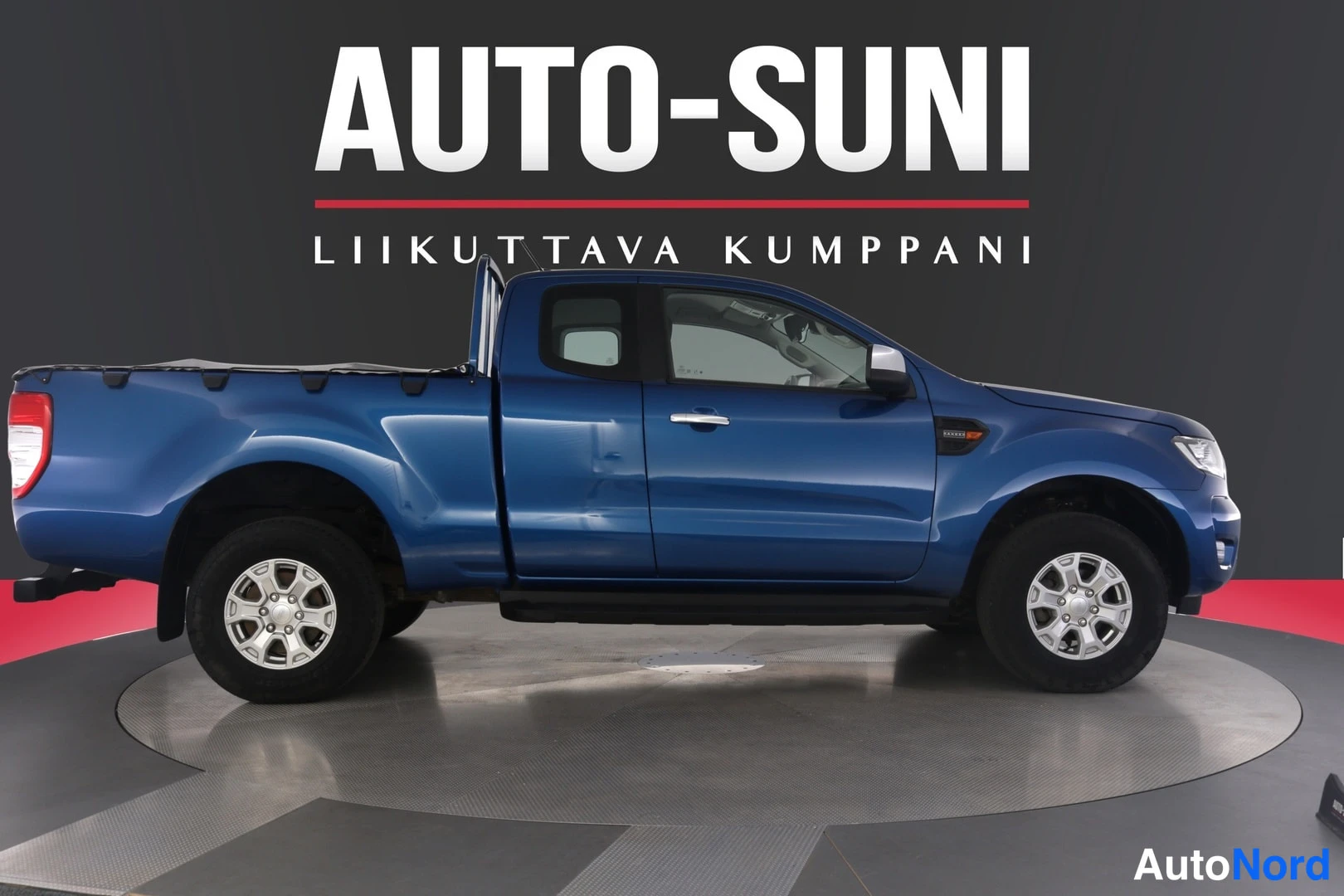 Sivulta: Ford Ranger Super Cab XLT 2021